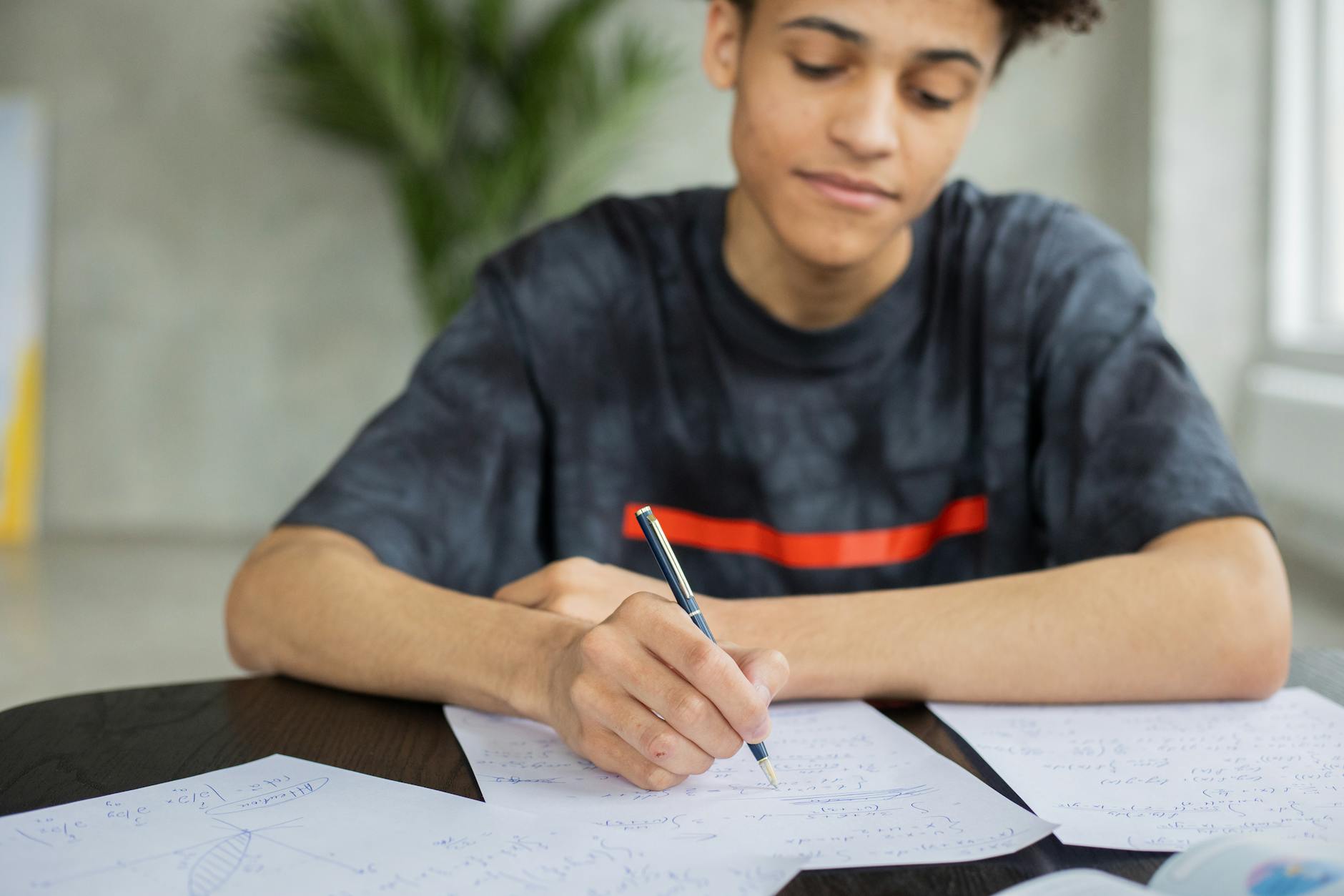 Fiche de révision physique-chimie : la structure qui fonctionne vraiment