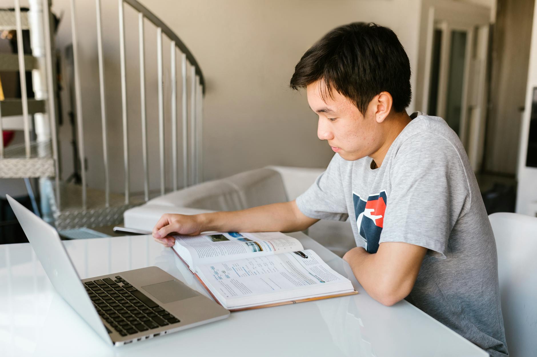 Flashcards en ligne : comparatif des 5 meilleures plateformes + comment bien les utiliser